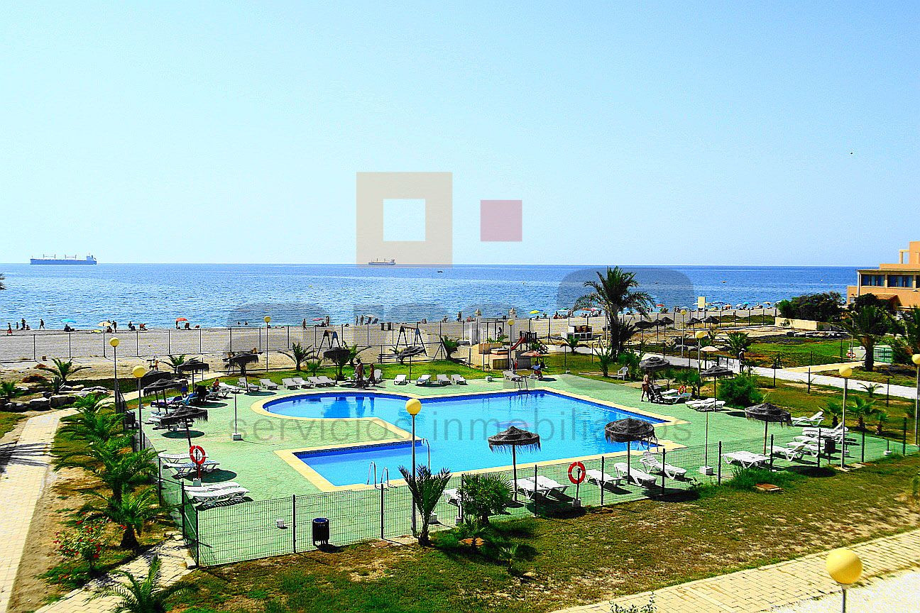 APARTAMENTOS EN URBANIZACIÓN NATURISTA DE PRIMERA LÍNEA DE PLAYA