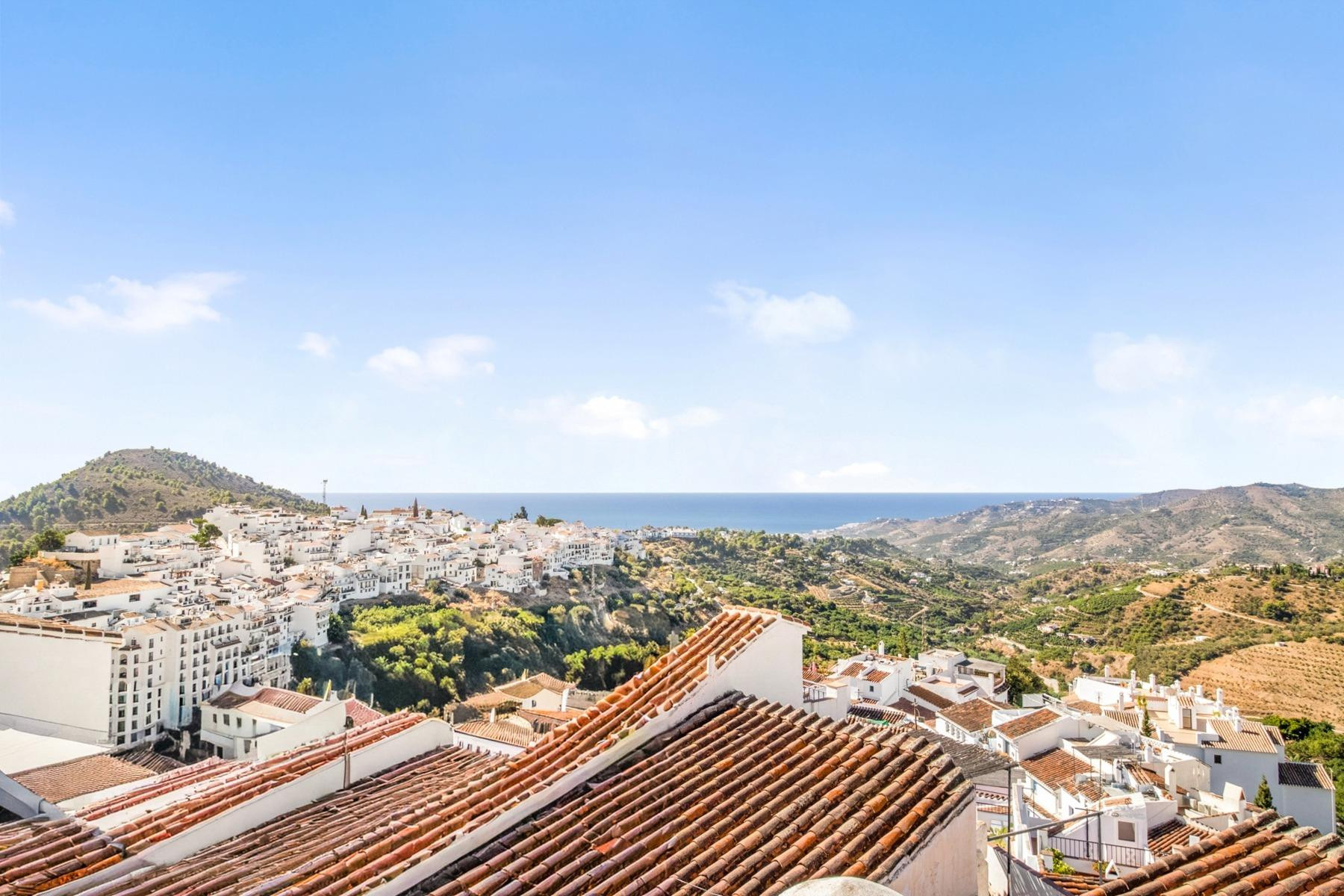 Encantadora Casa Adosada con Vistas Panorámicas en el Coraz