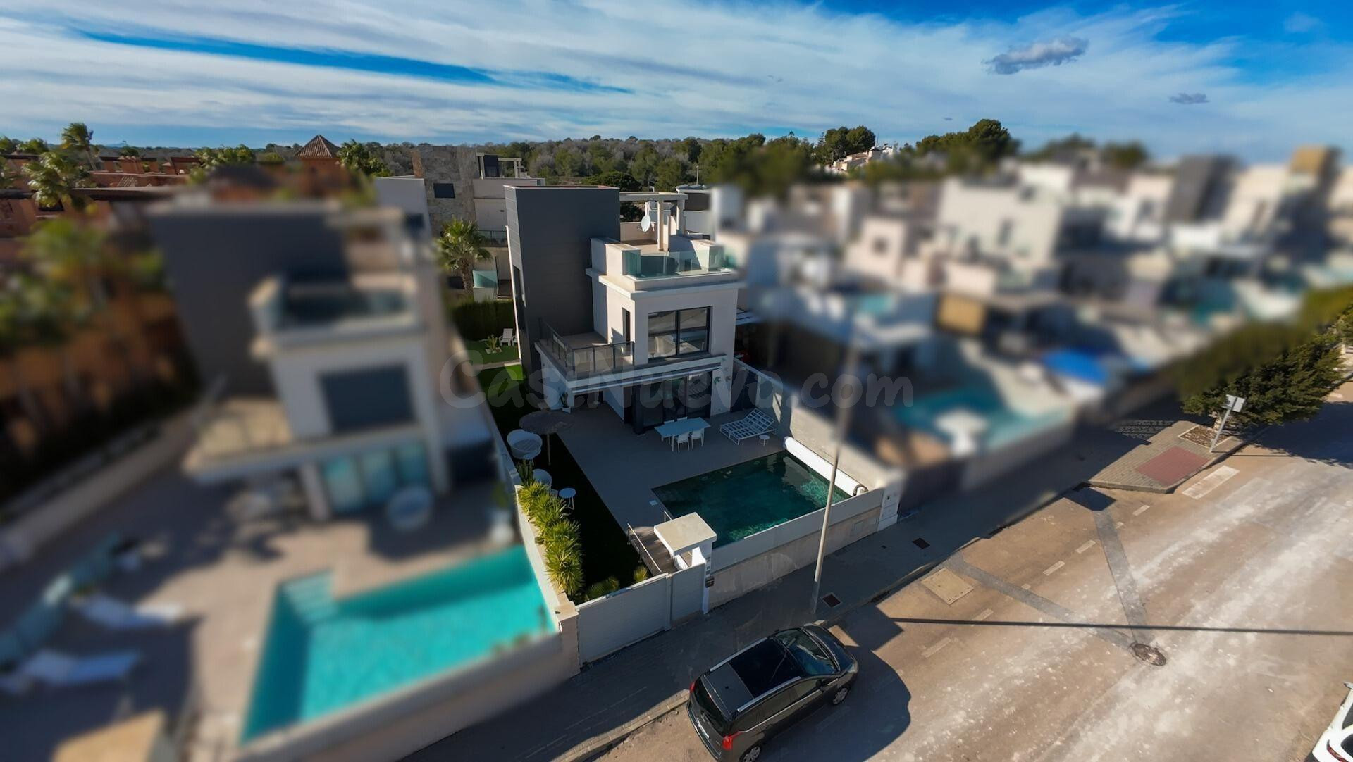 Villa de 4 Dormitorios con Piscina Privada cerca de Las Colinas Golf – San Miguel de Salinas