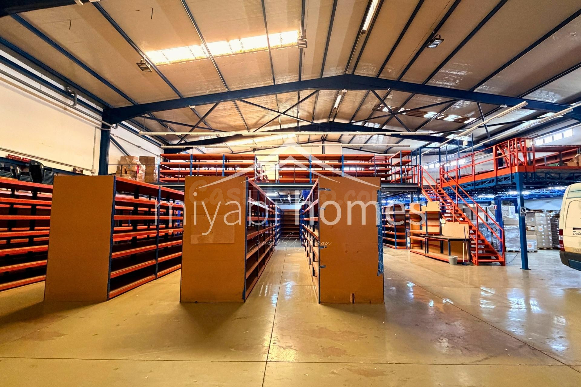 Nave industrial de 1.500 m2 con altillo – Polígono Industrial El Tablero, San Bartolomé de Tirajana
