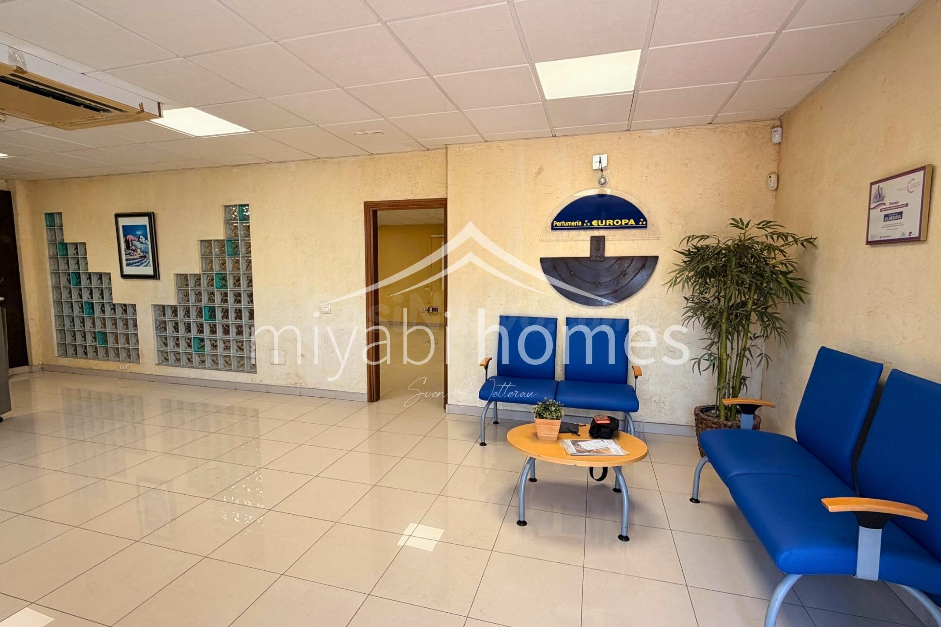 Nave industrial de 1.500 m2 con altillo – Polígono Industria - foto 2