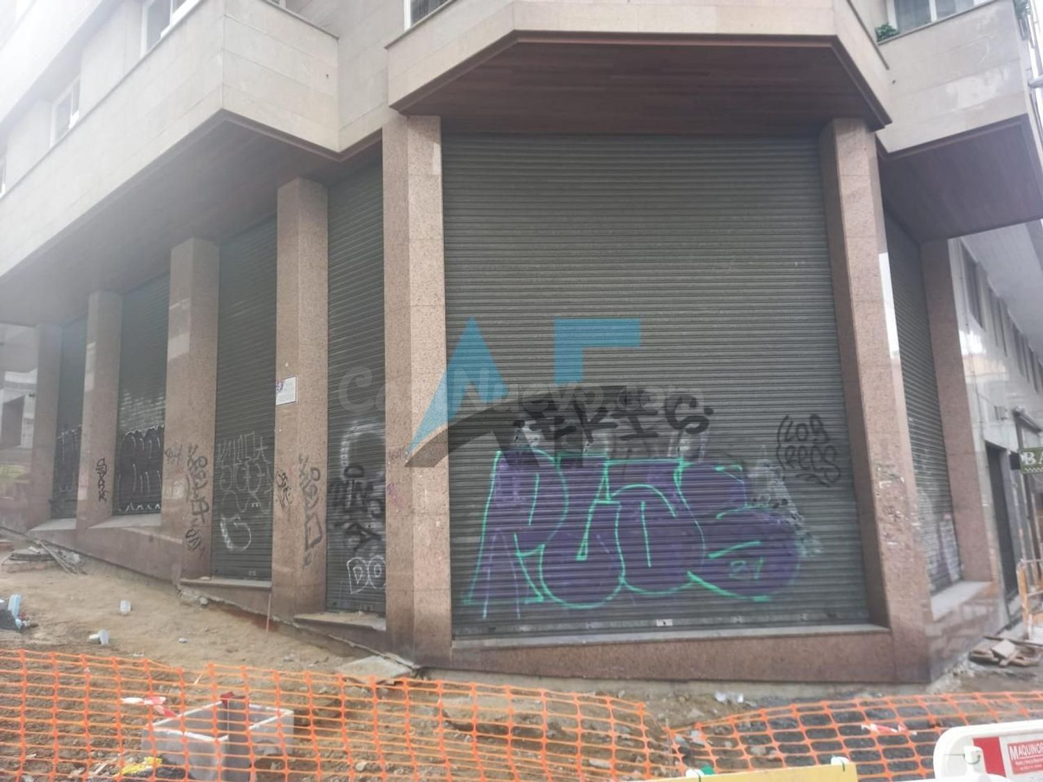 Local en alquiler en Rua Valle Inclán en pleno centro de Ourense ciudad justo al lado del Parque San Lázaro.