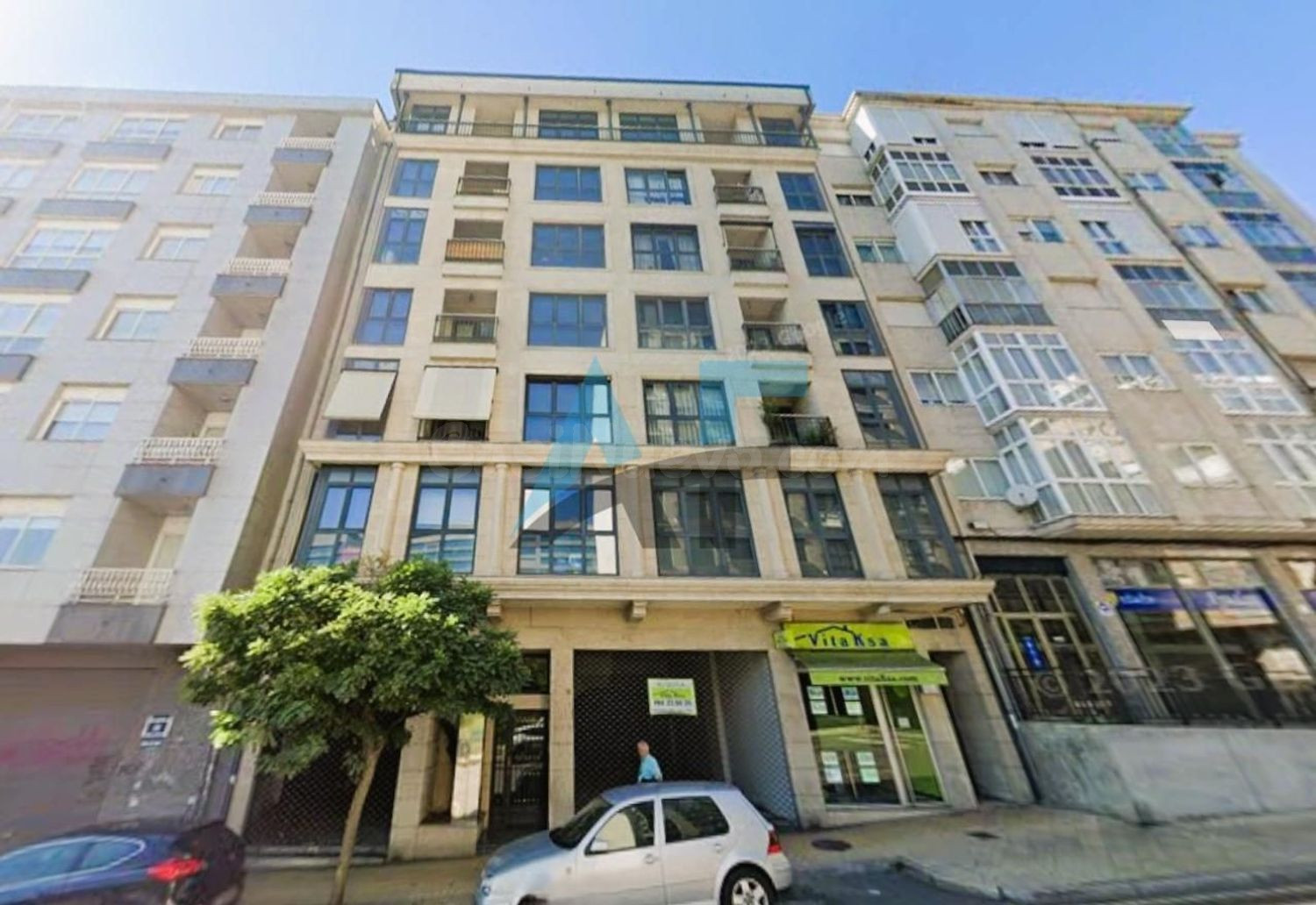 Piso de 3 dormitorios con garaje frente al nuevo hospital en Rúa Nosa Señora da Saínza