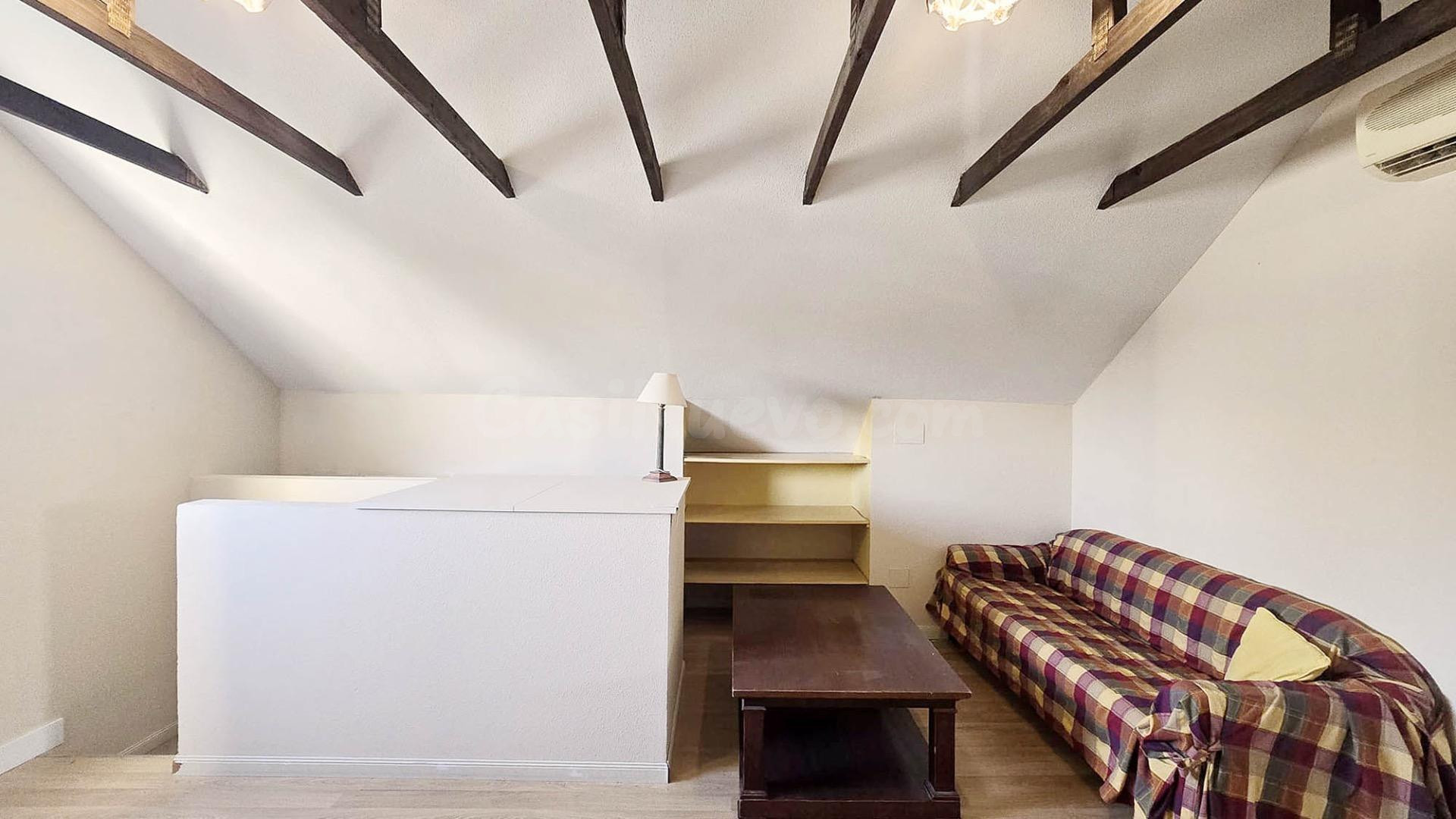 EN ALQUILER PARA ESTUDIANTES ÚLTIMA HABITACIÓN EN CHALET DE  - foto 3