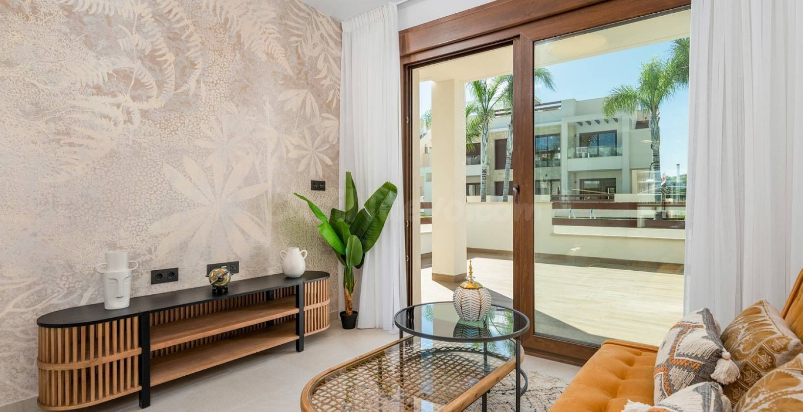 Bungalow de planta baja en Torrevieja con piscina comunitaria | Key Ready y de máxima calidad
