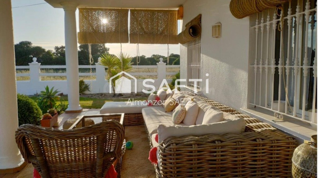 Chalet en finca con rentable Negocio Turístico