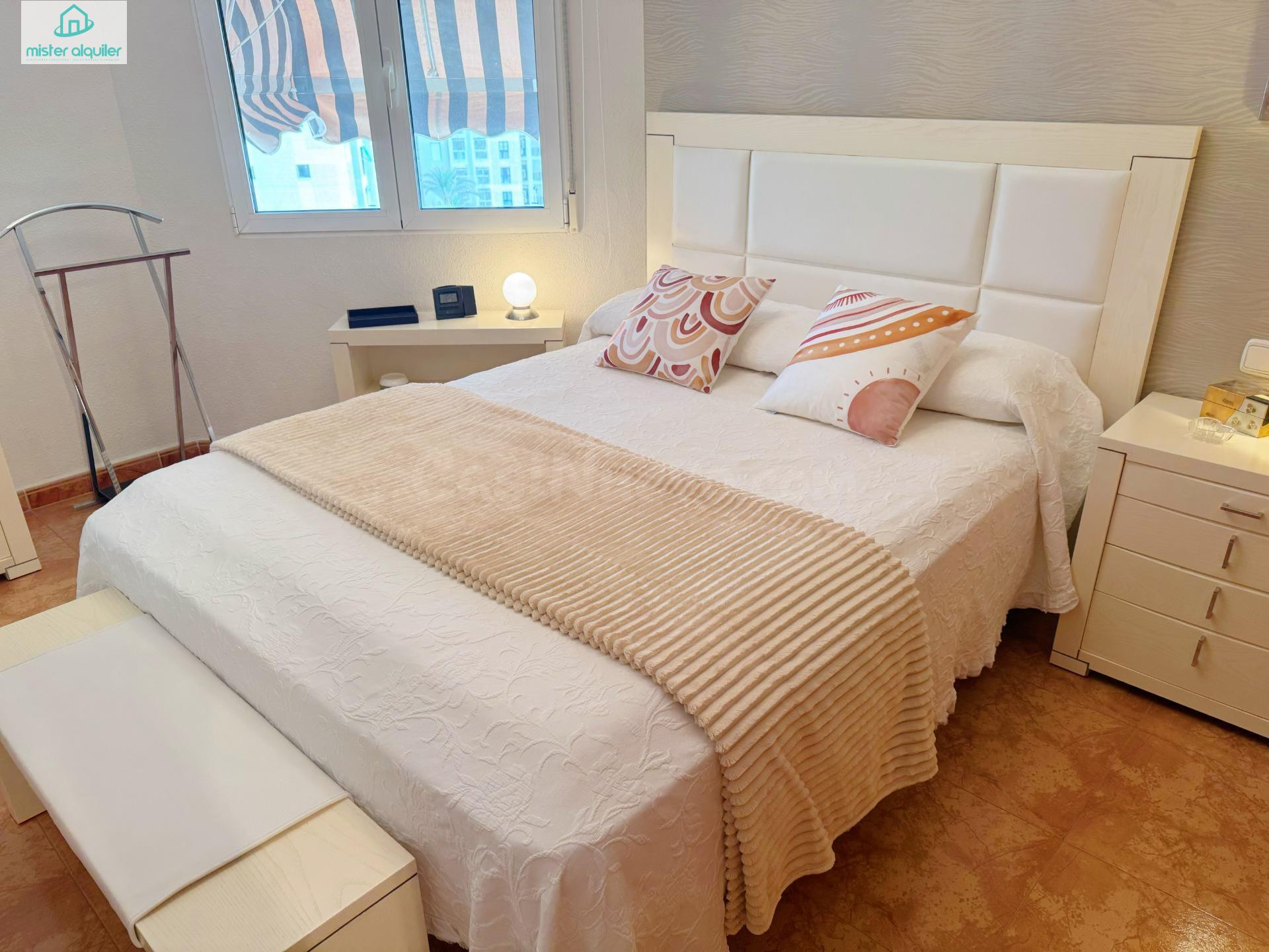 ESPECTACULAR APARTAMENTO FRENTE AL MAR, CON TERRAZA, LUZ TODO EL DÍA Y ACCESO DIRECTO AL PASEO MARÍTIMO