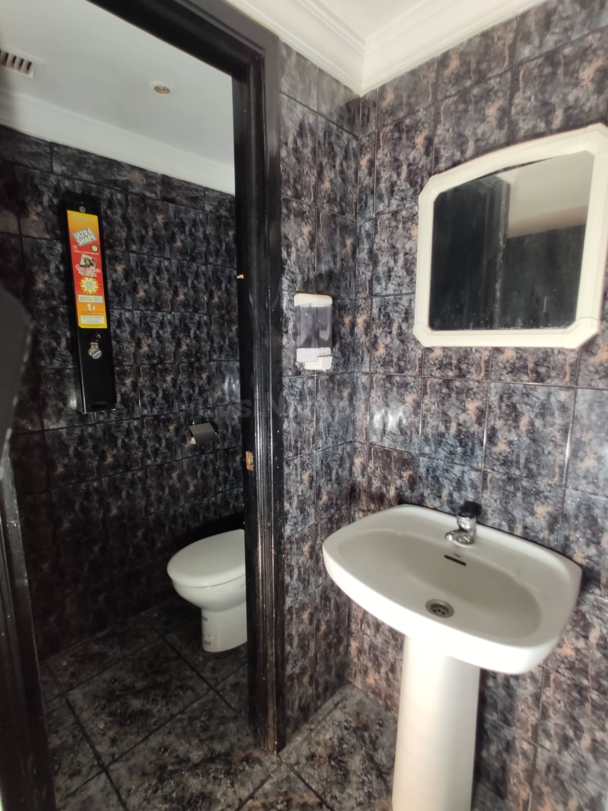 Venta de local de 130 m2 en la malagueta