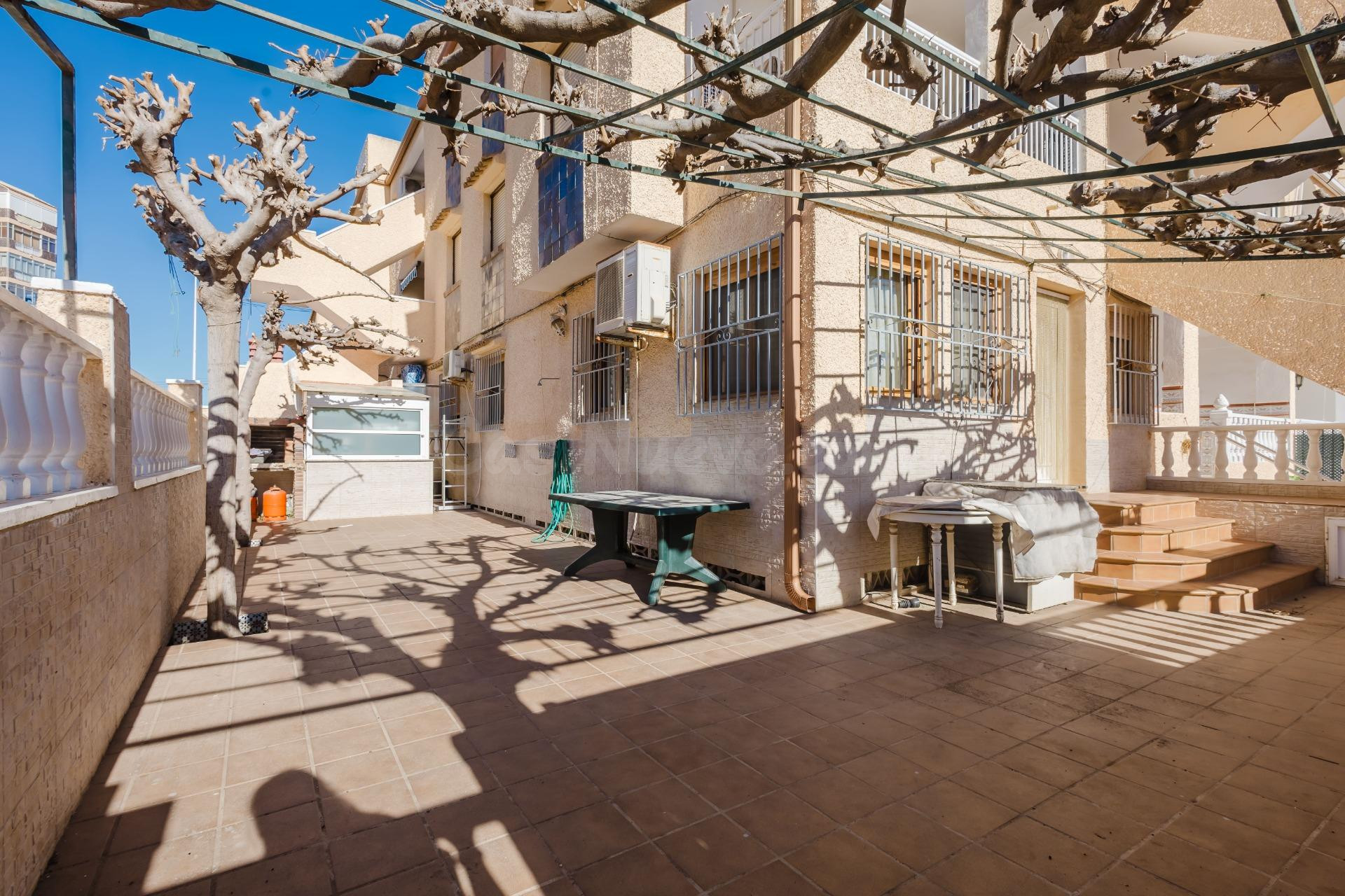 Apartamento exclusivo a metros de la playa con gran jardín