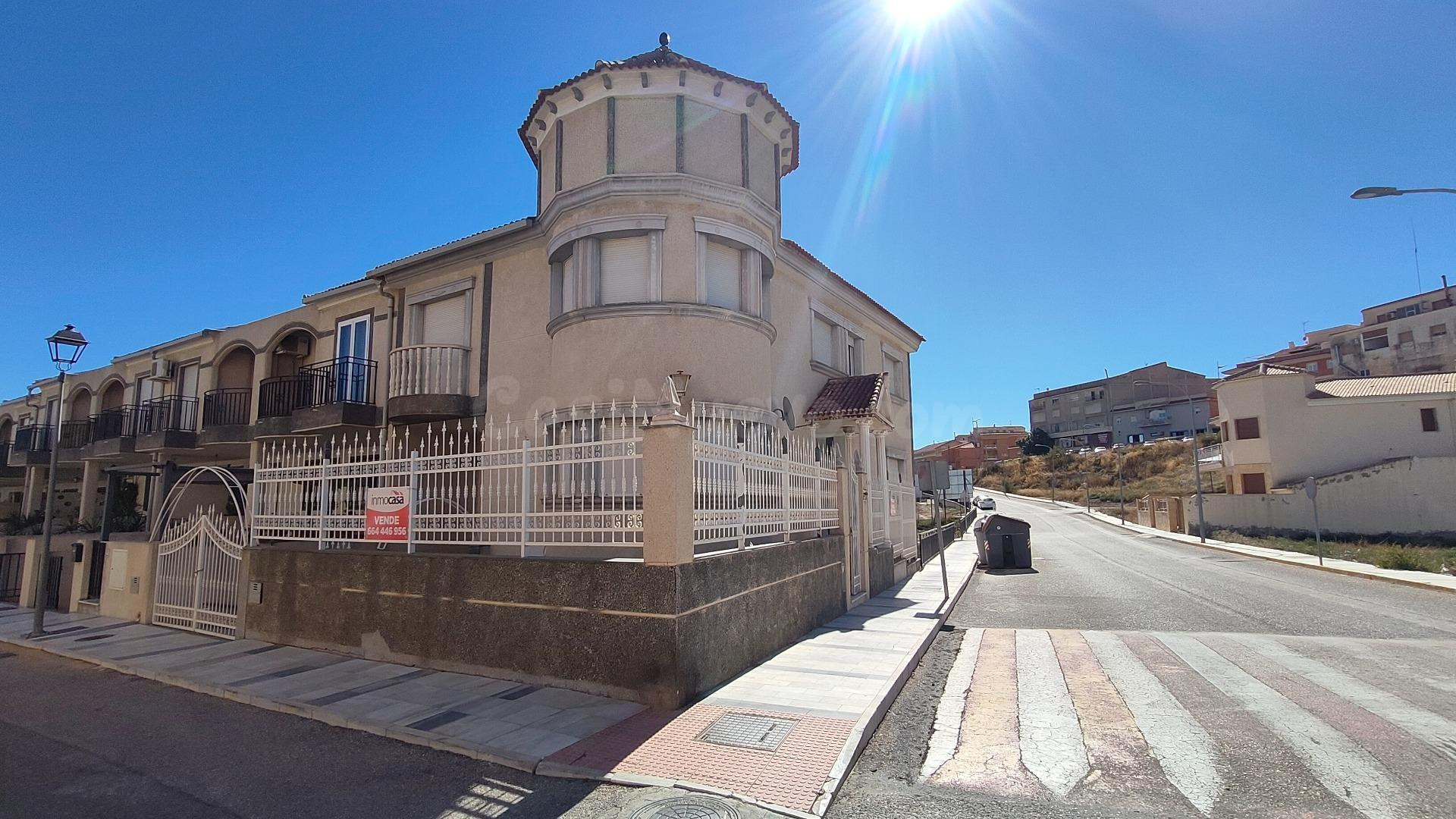 CASA PAREADA CON GARAJE EN OLULA DEL RIO