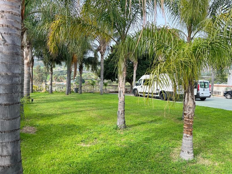 SE VENDE PARCELA DE 3600M2 CON VARIAS construcciones LEGALIZ - foto 2