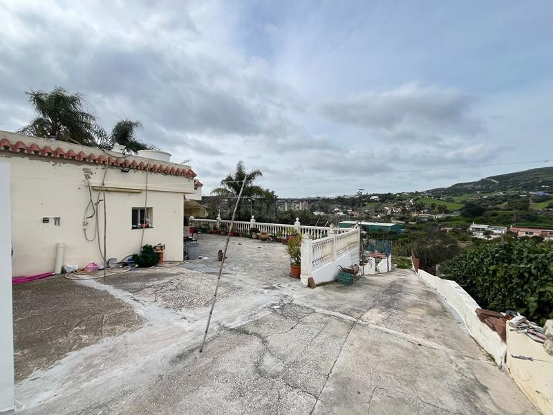 SE VENDE PARCELA DE 3600M2 CON VARIAS construcciones LEGALIZ - foto 3