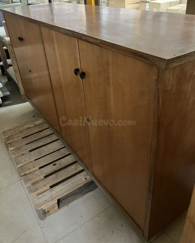MUEBLE DE MADERA CON PUERTAS Y BALDAS