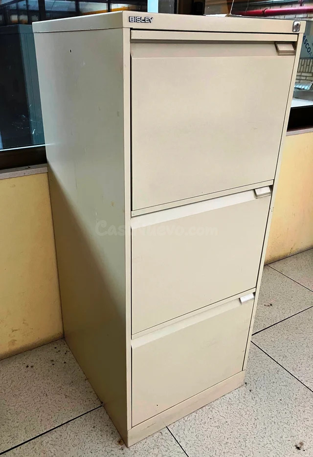 ARCHIVADOR METÁLICO CON CAJONES ESTILO RETRO.
