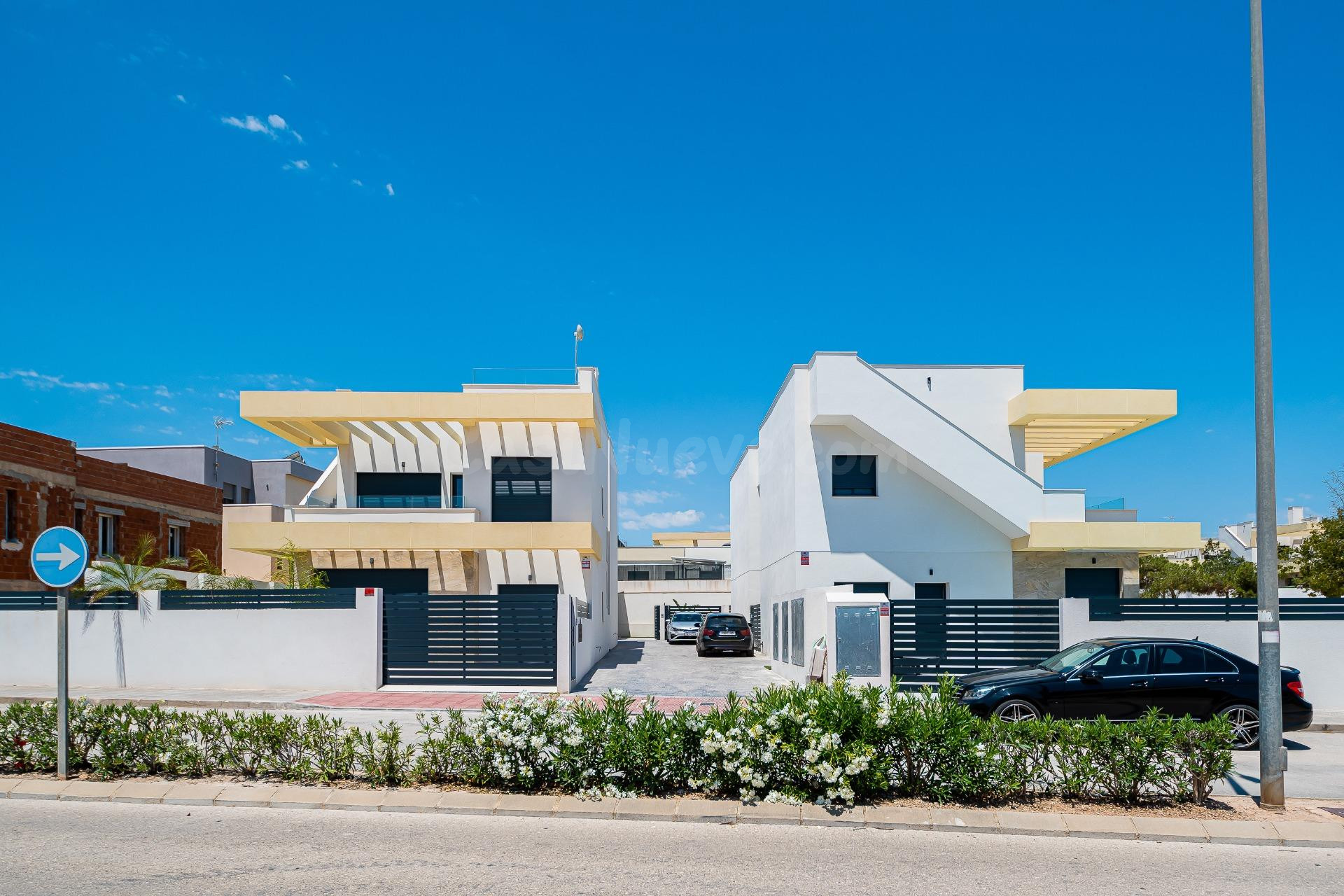 VILLA DE 3 habitaciones Y 2 BAÑOS CON PISCINA EN LOS MONTESINOS (ORIHUELA COSTA)