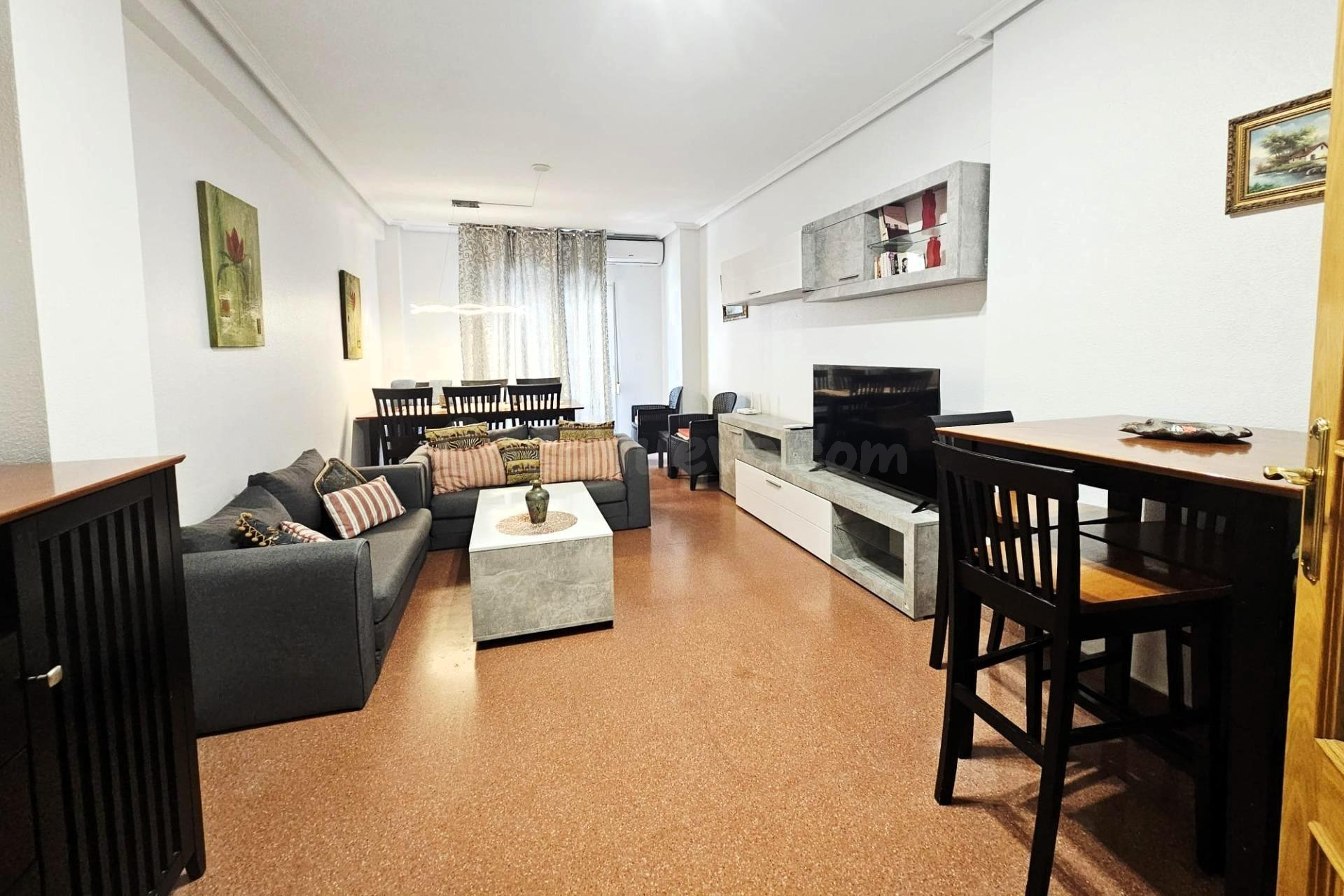 Amplio apartamento (126 m2 - 1.ª planta) en pleno centro, ¡a solo 300 m de Piscinas Naturales/Playa del Cura!