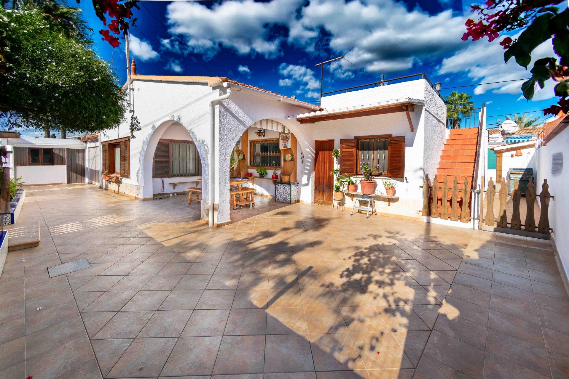 Chalet de 3 dormitorios con piscina y garaje, parcela de 450 - foto 3