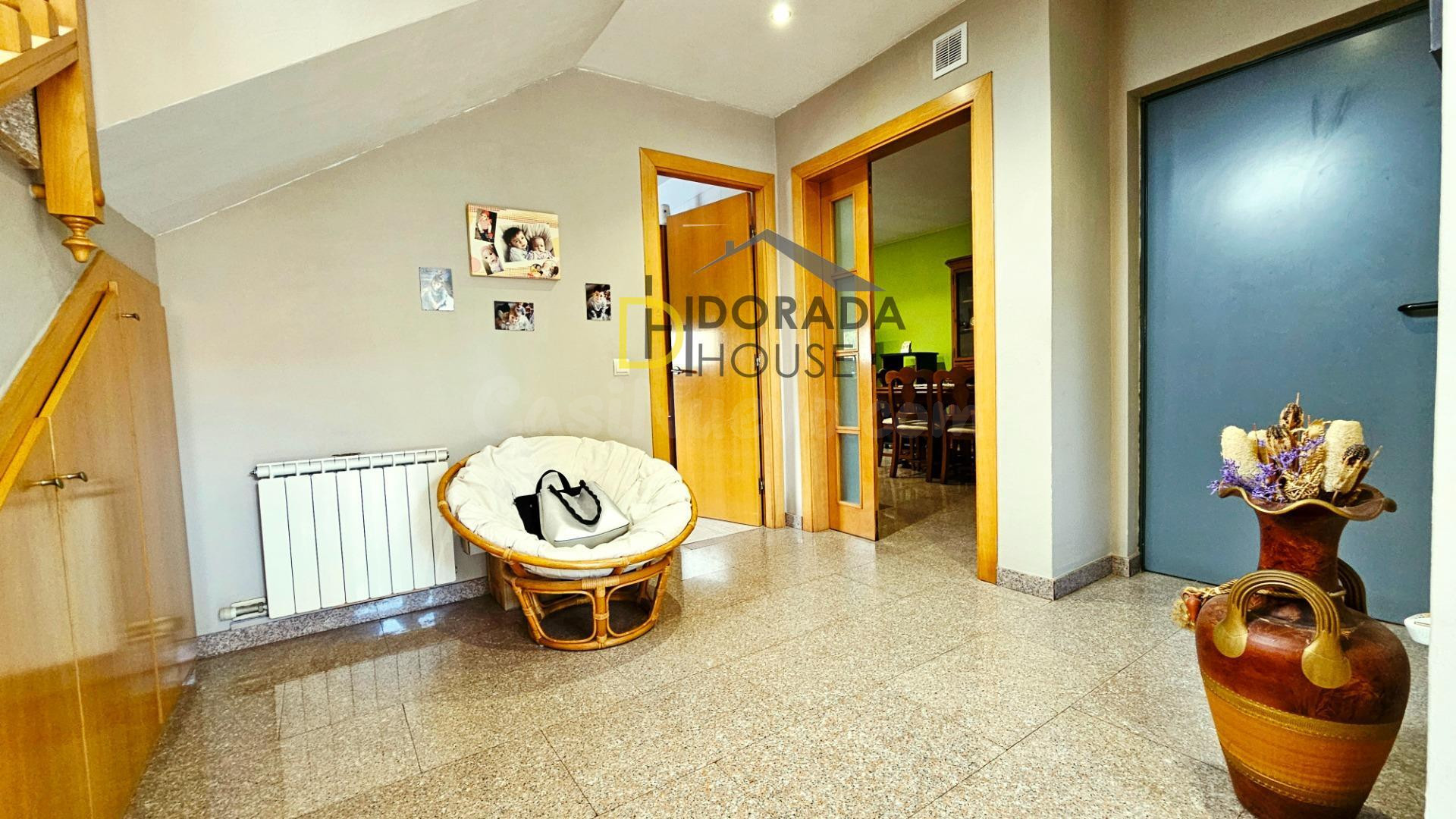Fantástico chalet esquinero en Vilafortuny