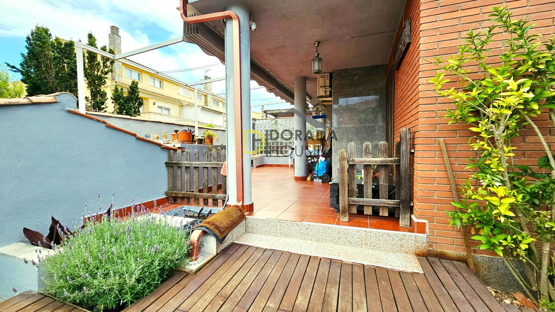 Fantástico chalet esquinero en Vilafortuny - foto 3