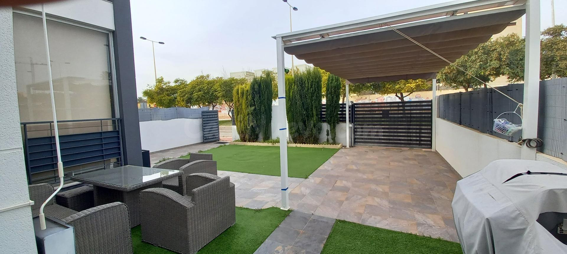 Espléndido Chalet en Torrevieja de 3 dormitorios 2 baños  - Zona Los Ángeles