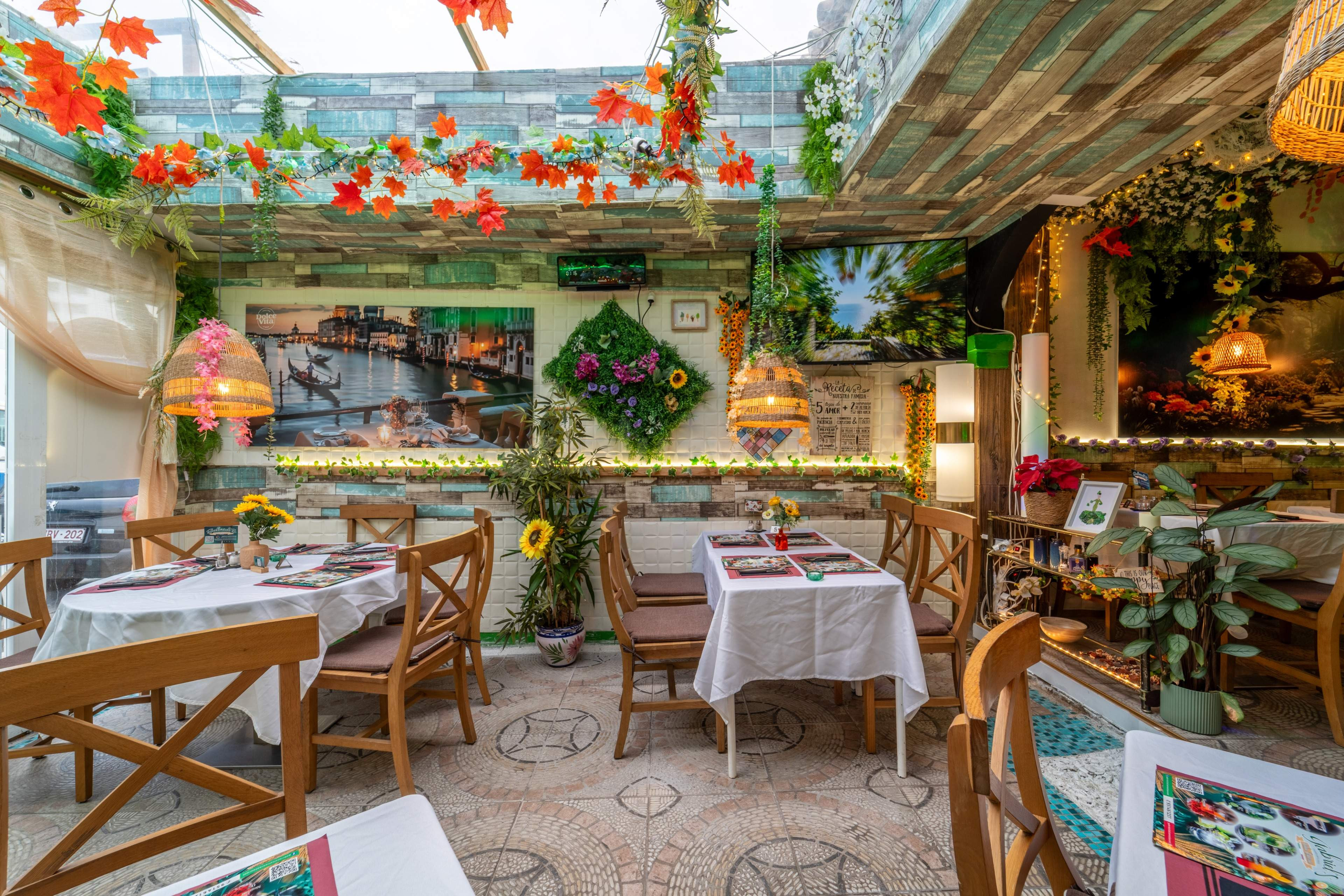 SE TRASPASA RESTAURANTE PIZZERIA EN AUGE Y FUNCIONANDO, EN T