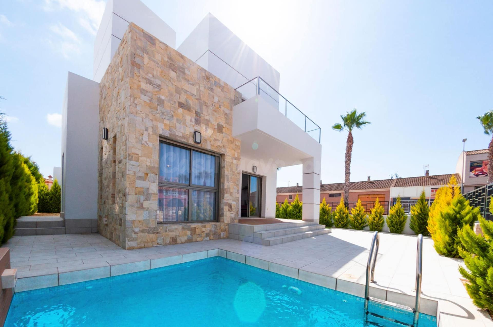 VILLA DE LUJO AMUEBLADA CON PISCINA Y SOLÁRIUM A 800 m DEL M