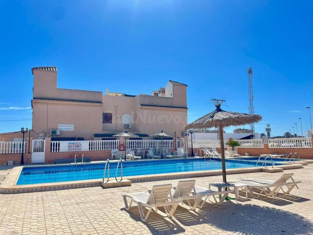 Soleado apartamento dúplex de 2 dormitorios con ventanas panorámicas – Punta Prima, Torrevieja
