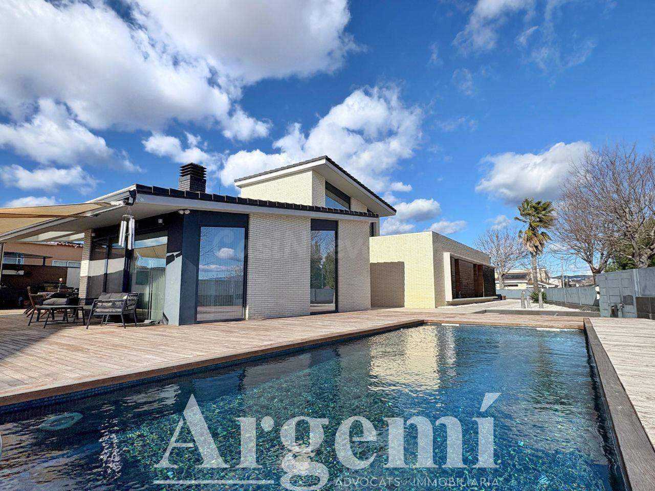 Espectacular Chalet moderno con piscina climatizada, jardín  - foto 2