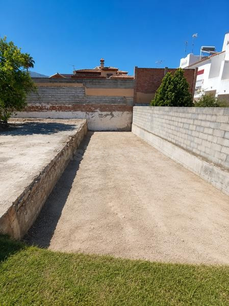 VENTA DE UNA PARCELA URBANA EN ESTEPONA – AVENIDA ANDALUCÍA - foto 2