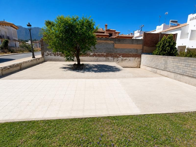 VENTA DE UNA PARCELA URBANA EN ESTEPONA – AVENIDA ANDALUCÍA - foto 3