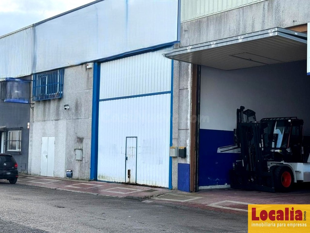 Alquiler de estupenda y bien ubicada nave en Raos - foto 5