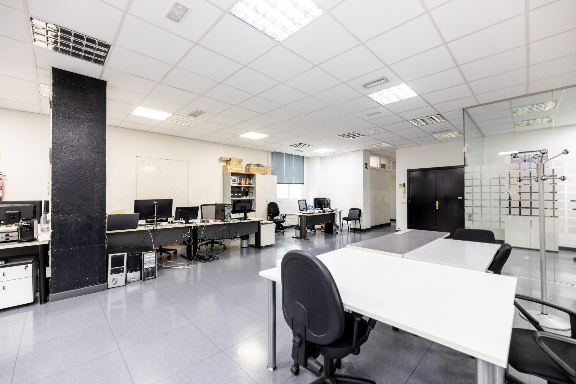 Oficina / almacén exterior en edificio exclusivo con garaje  - foto 4