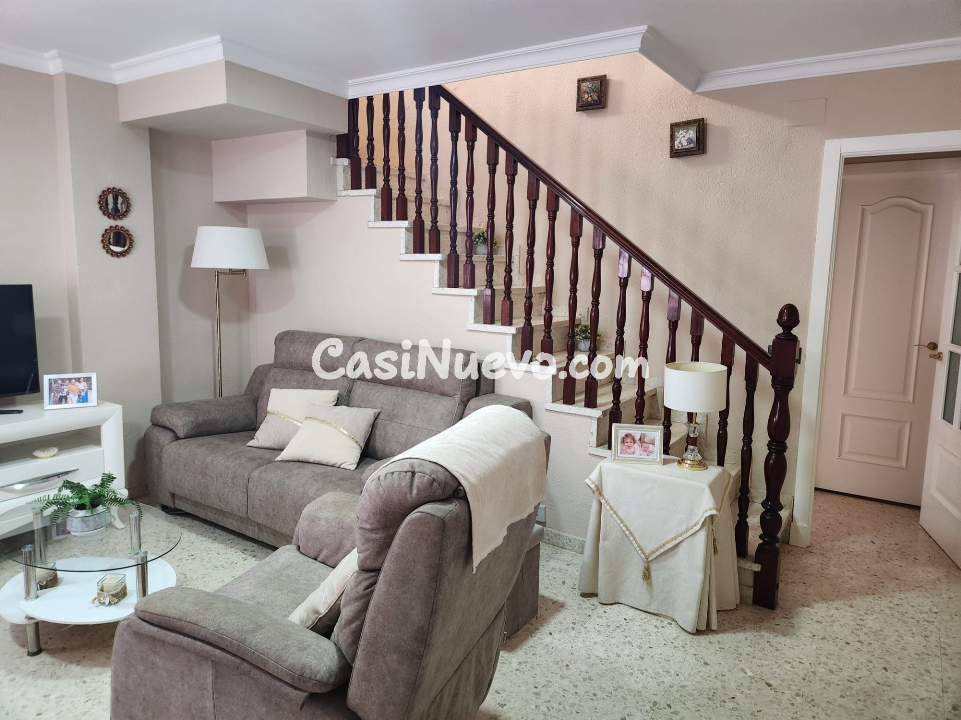 ADOSADO CON PATIO EXTERIOR Y 4 habitaciones - foto 5