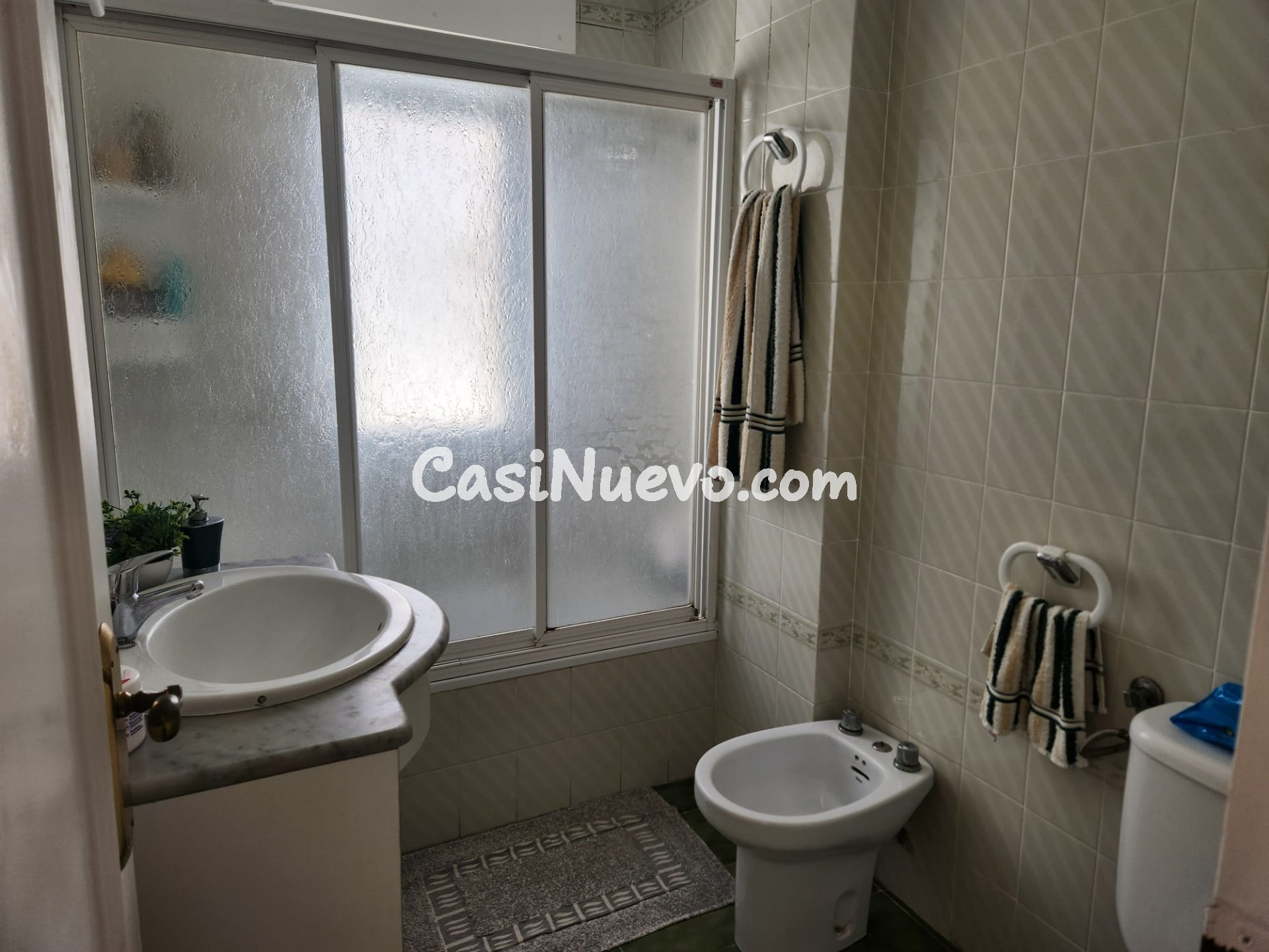 ADOSADO CON PATIO EXTERIOR Y 4 habitaciones - foto 32