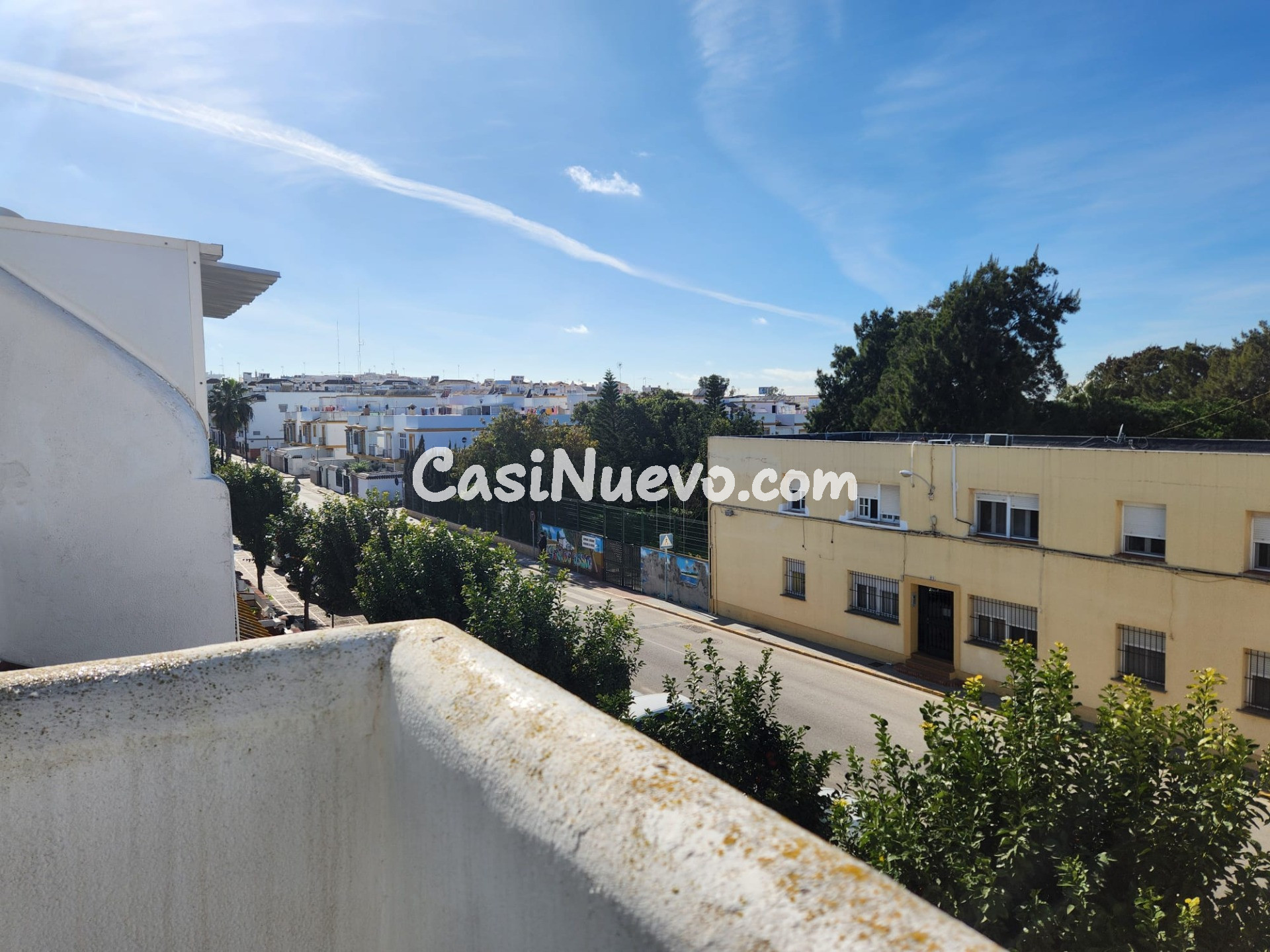 ADOSADO CON PATIO EXTERIOR Y 4 habitaciones - foto 37