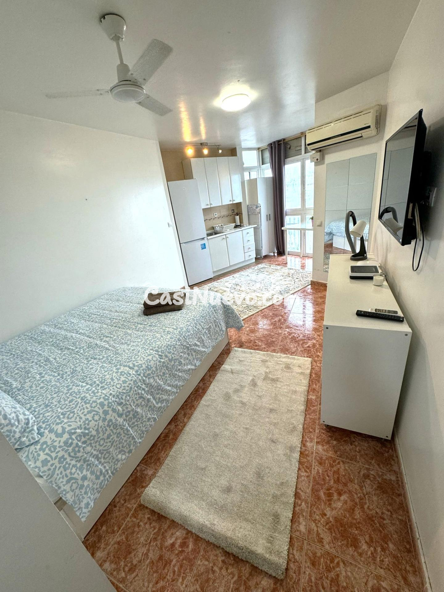 ESTUDIO COQUETO PRIMERA LINEA PLAYA - BENALMÁDENA - foto 9