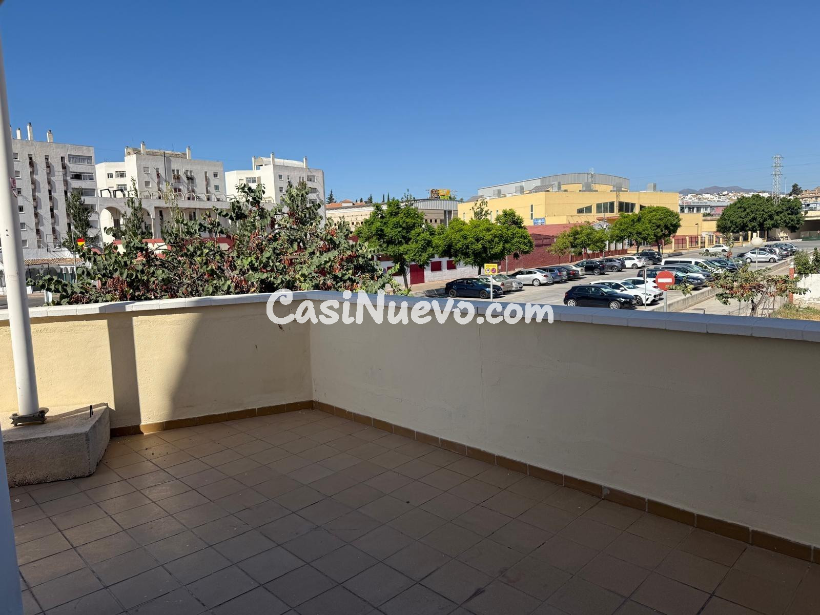 CHALET ADOSADO EN ZONA RECINTO FERIAL - FUENGIROLA - foto 3