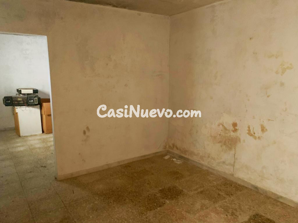 A. Casa para derribar y hacer proyecto nuevo en su solar de  - foto 5