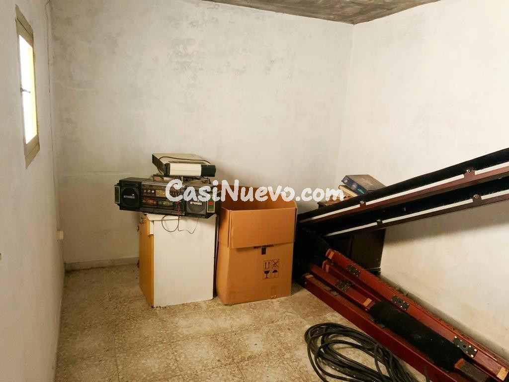 A. Casa para derribar y hacer proyecto nuevo en su solar de  - foto 8