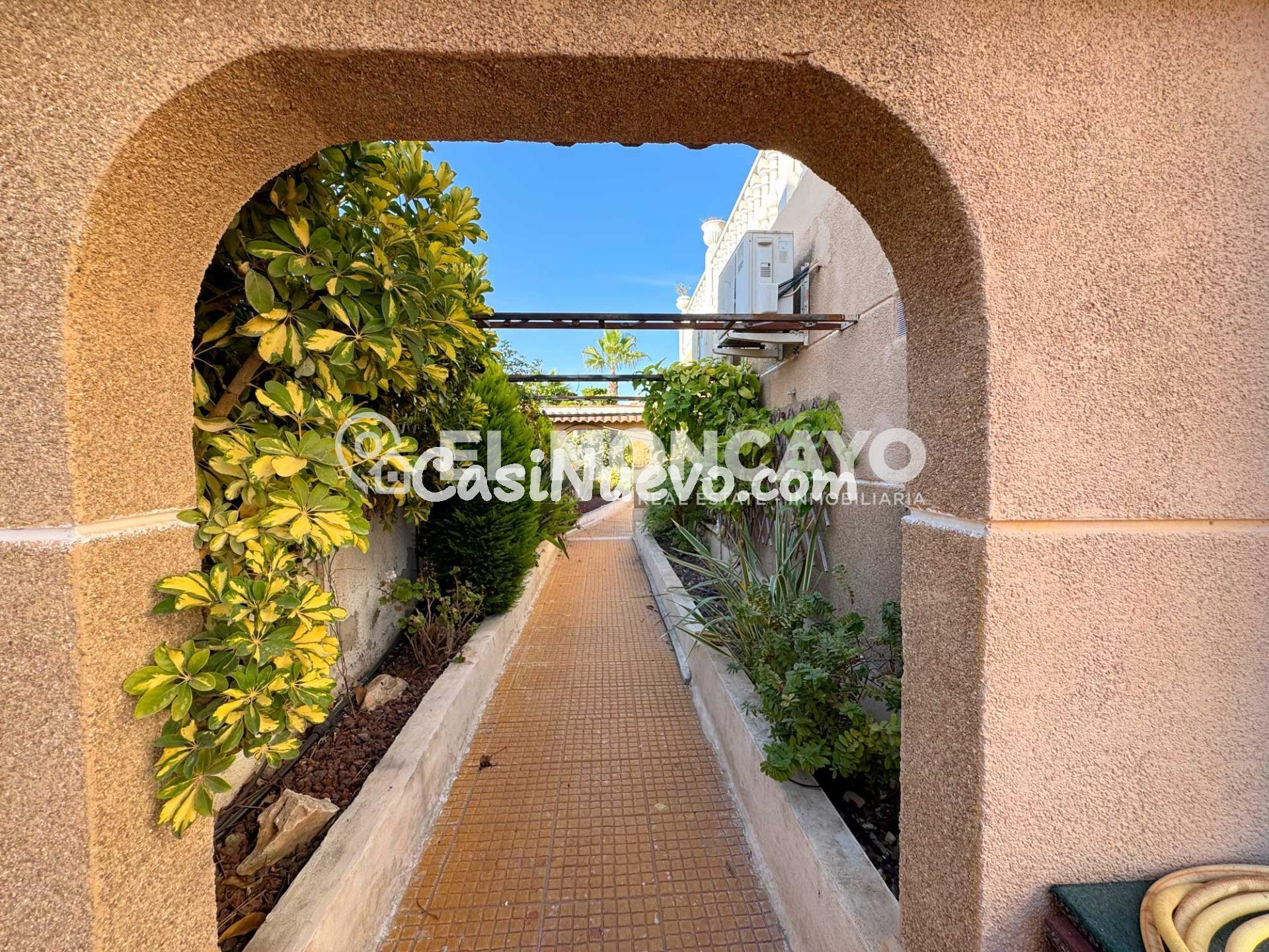 Fantástico chalet independiente con piscina privada en La Ur - foto 34