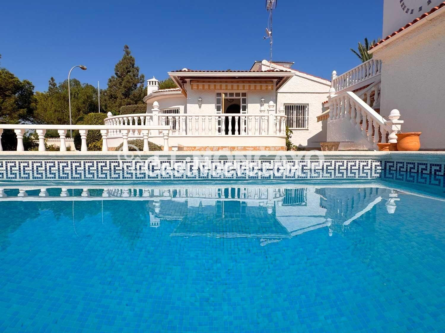 Fantástico chalet independiente con piscina privada en Ciuda - foto 29