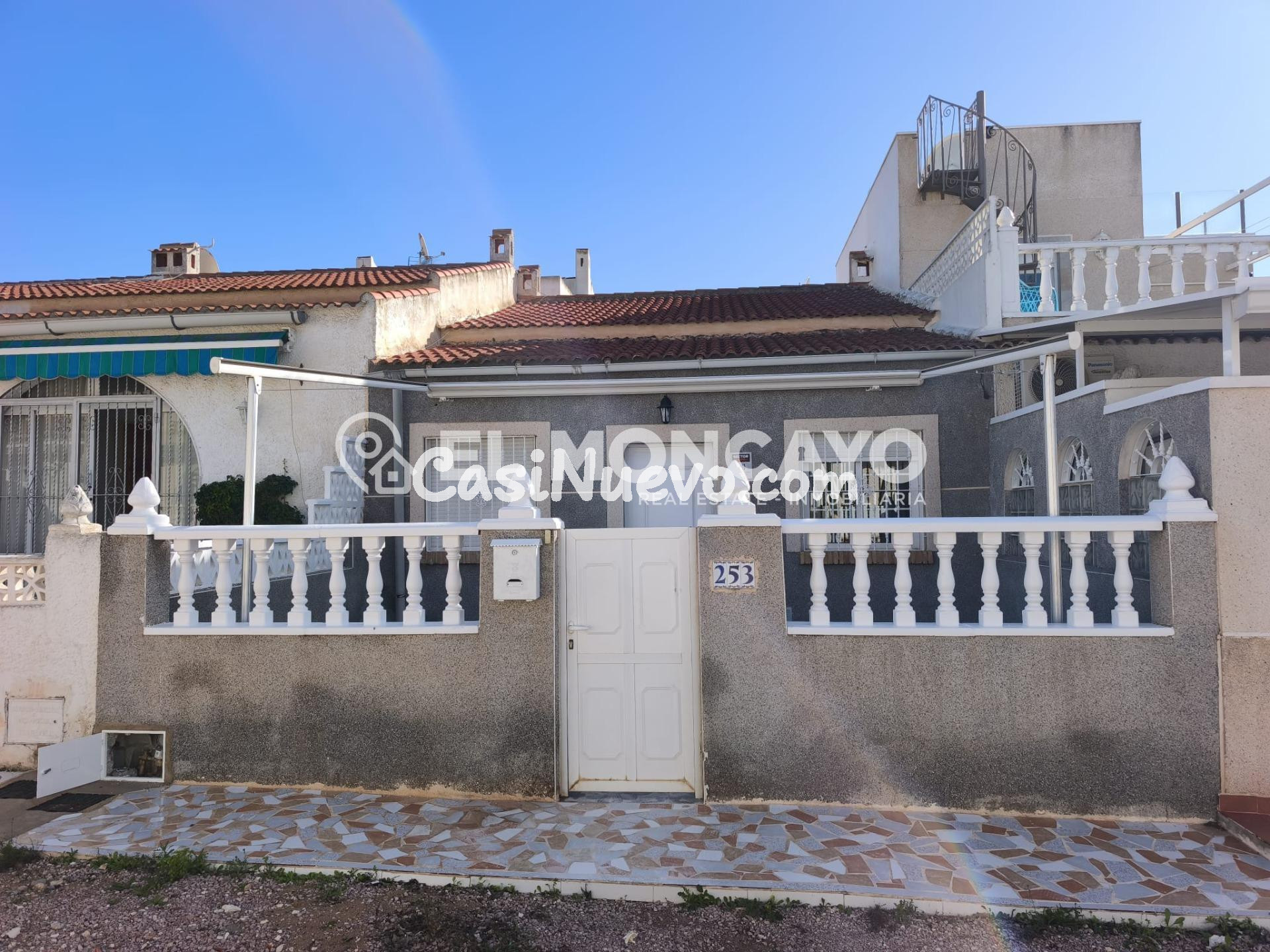 Fantástico bungalow planta baja en Urbanización La Siesta ju