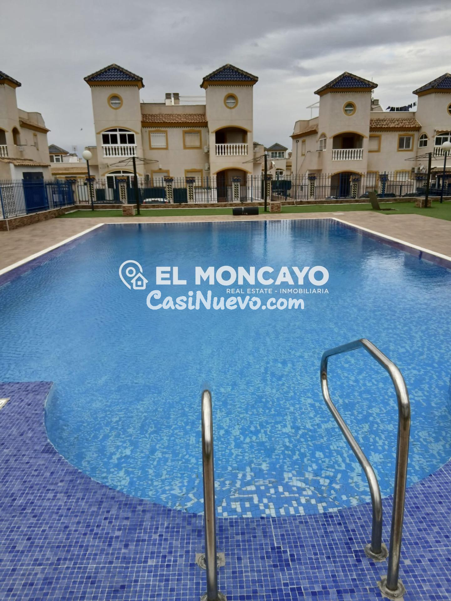 Fantástico bungalow planta baja con jardín en Urbanización E - foto 3