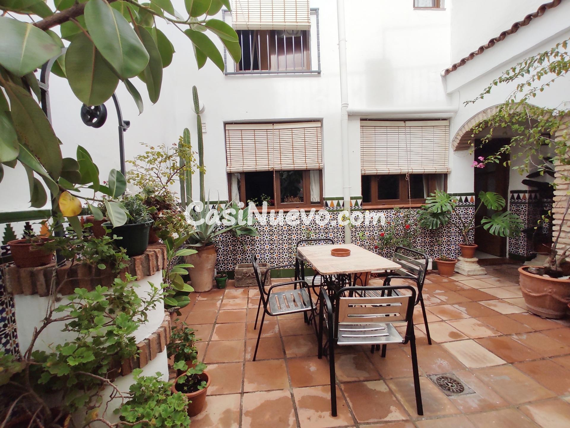 "Tu Hogar Soñado en Santa Marina: Encanto y Tradición en el 