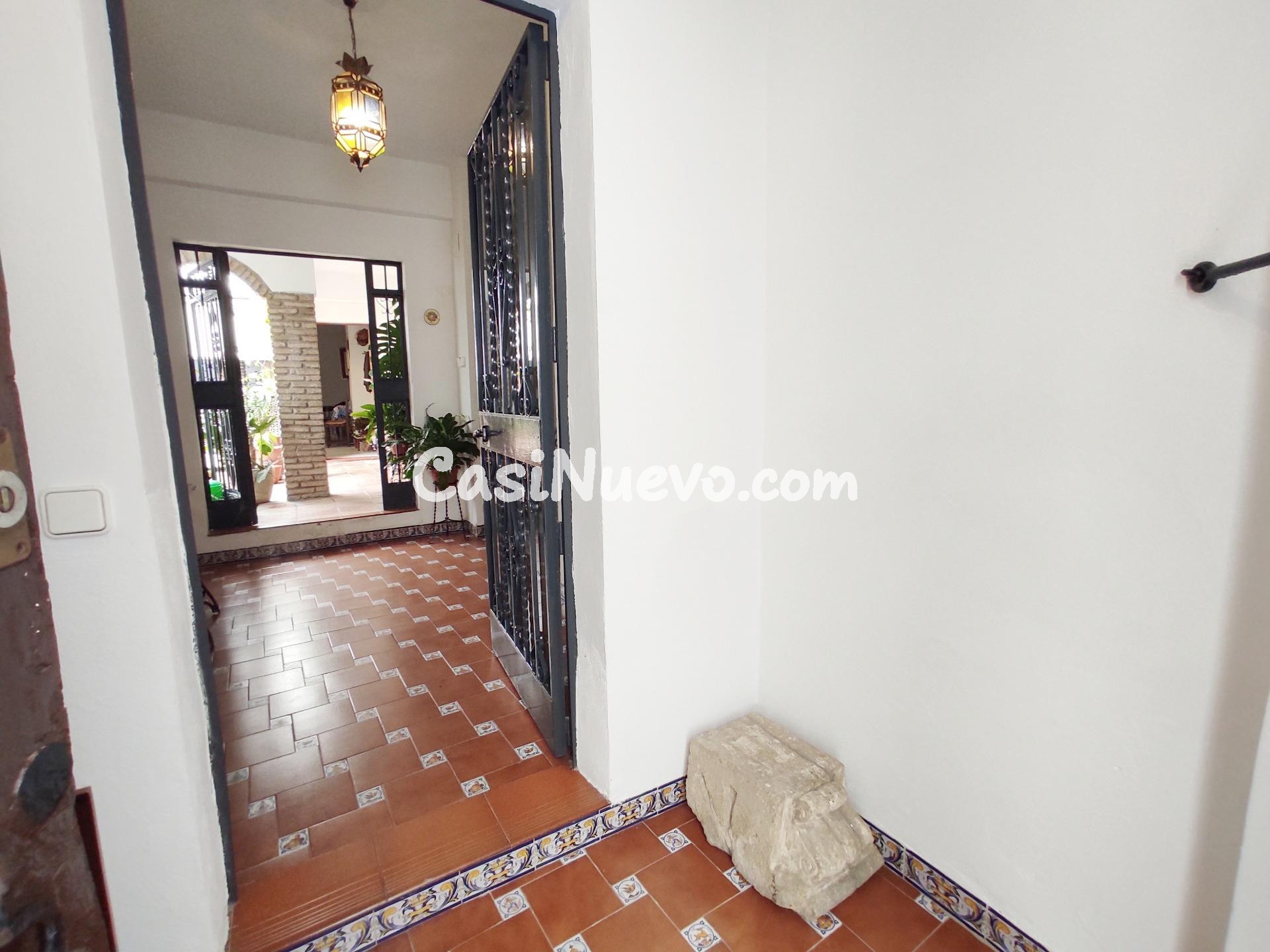 "Tu Hogar Soñado en Santa Marina: Encanto y Tradición en el  - foto 2