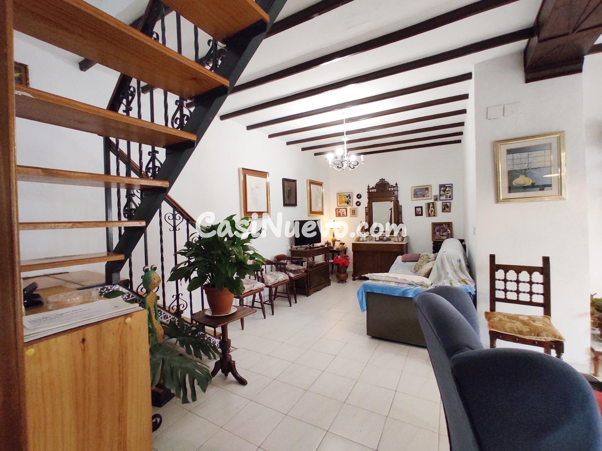 "Tu Hogar Soñado en Santa Marina: Encanto y Tradición en el  - foto 5