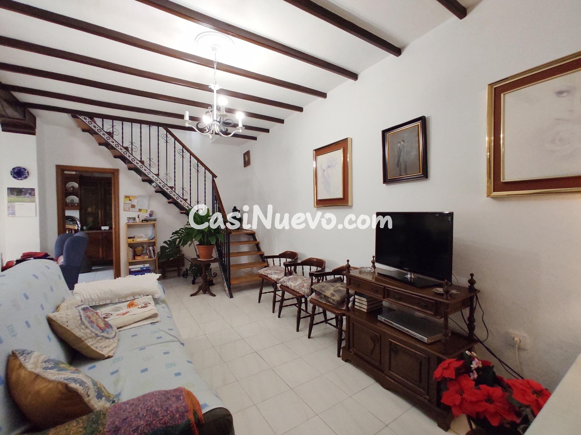 "Tu Hogar Soñado en Santa Marina: Encanto y Tradición en el  - foto 7