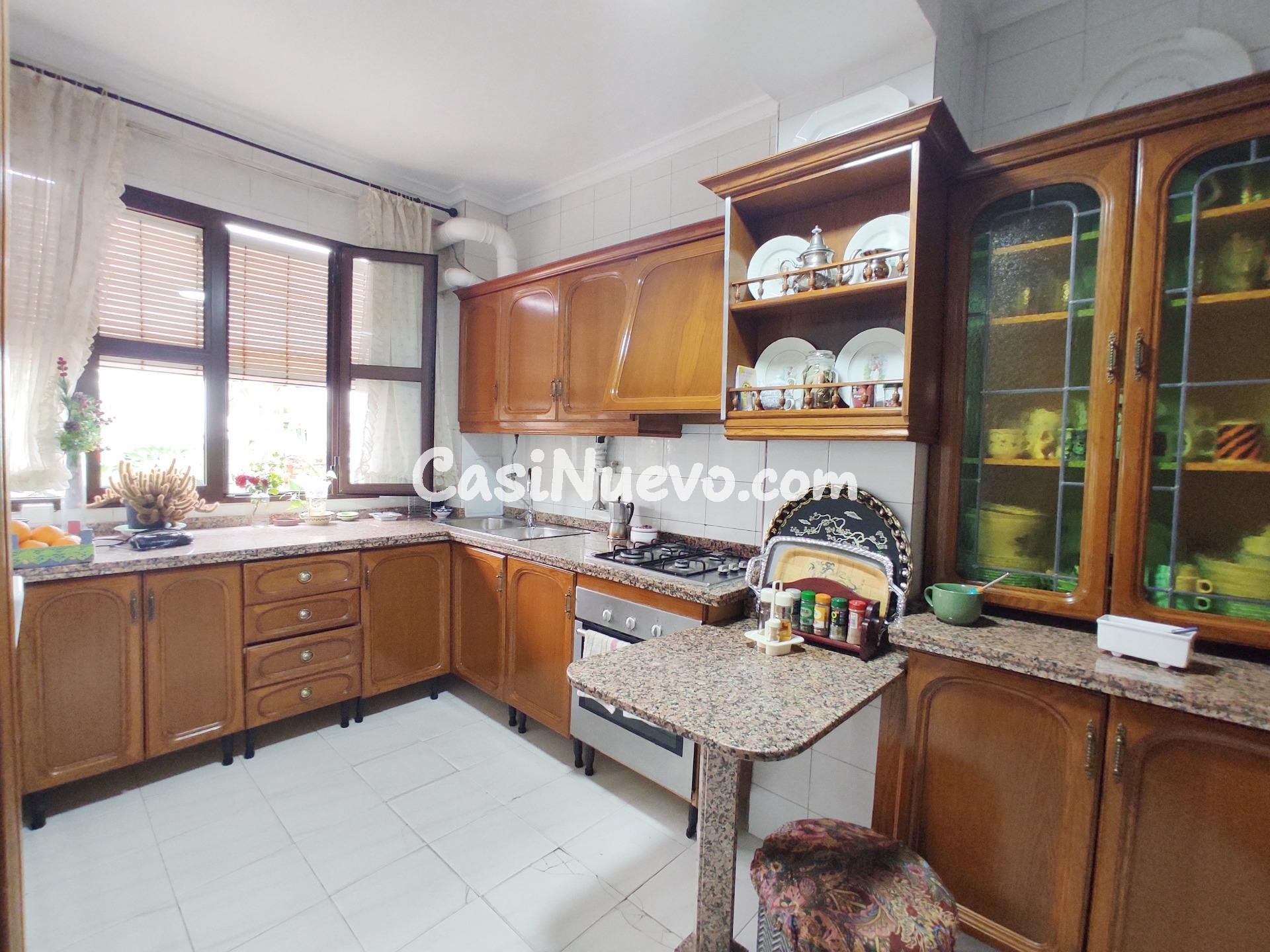 "Tu Hogar Soñado en Santa Marina: Encanto y Tradición en el  - foto 11