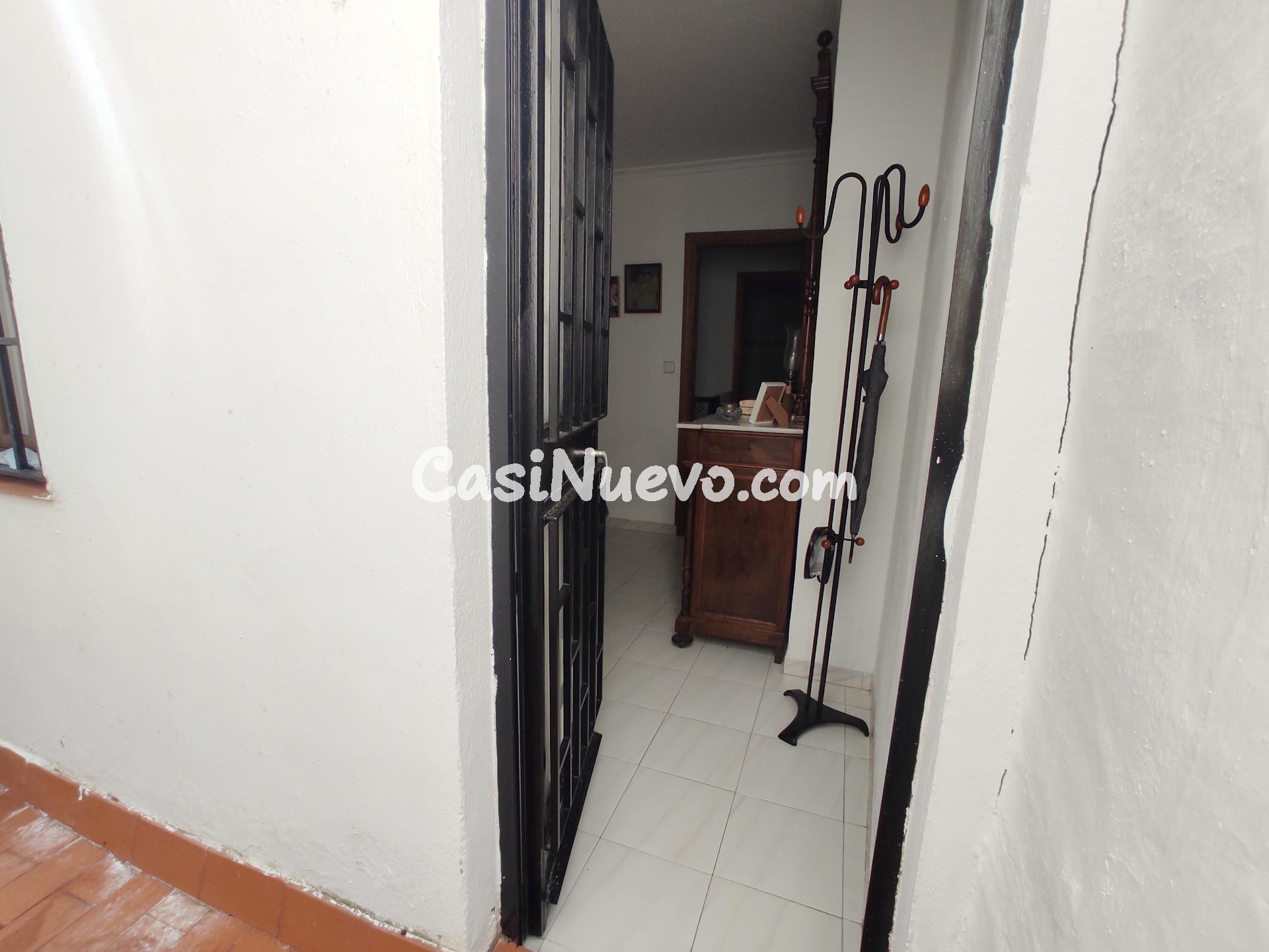 "Tu Hogar Soñado en Santa Marina: Encanto y Tradición en el  - foto 21