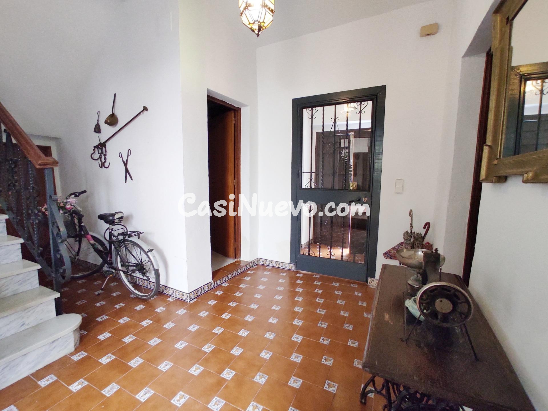 "Tu Hogar Soñado en Santa Marina: Encanto y Tradición en el  - foto 35